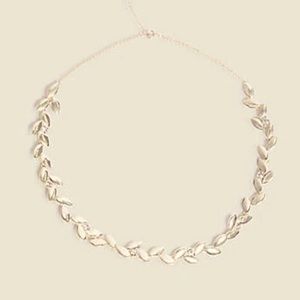🌺 2/$20 Ann Taylor vine Leafed Statement Necklace gold like new